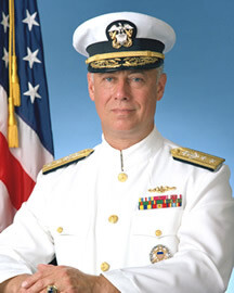 Almirante Dean Reynolds.